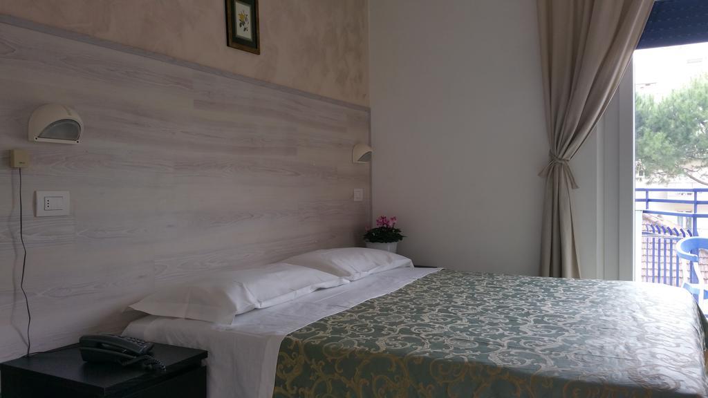 Hotel Canasta Riccione Buitenkant foto