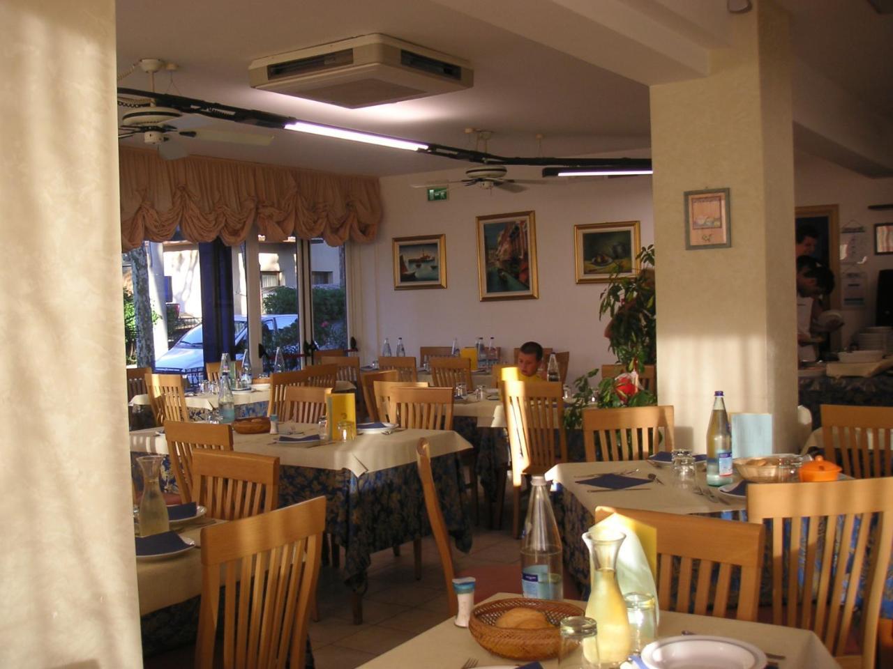 Hotel Canasta Riccione Buitenkant foto